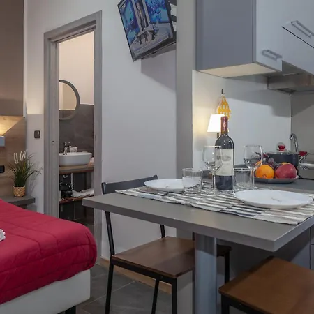 Hotel Apartments Crisvan-2